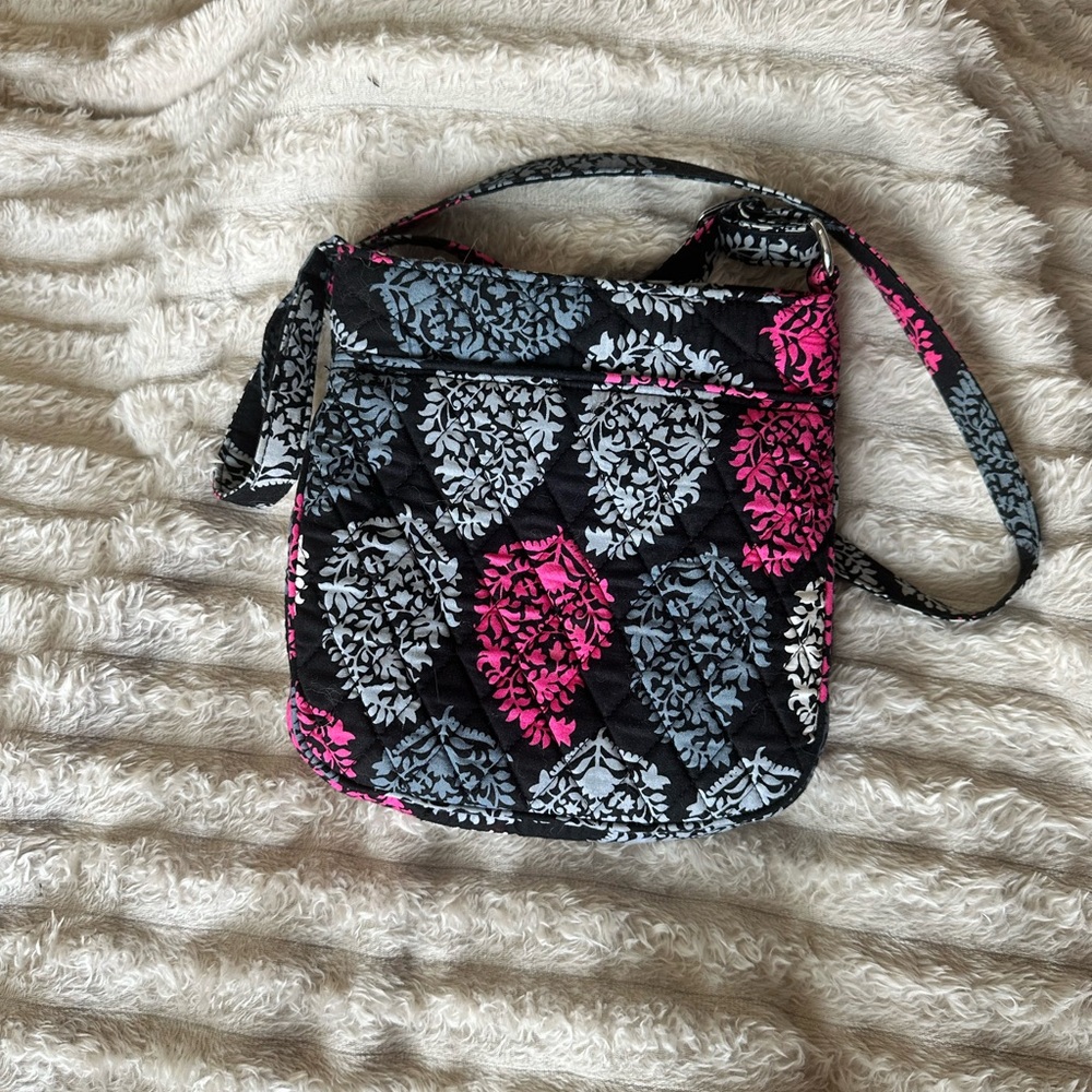 Elegant Black and Pink Leaf Pattern Crossbody Bag - Picture 4 of 4